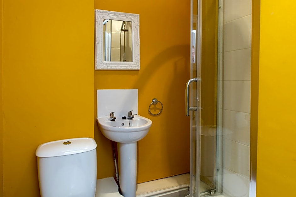 Townhouse @ 27 Electricity St Crewe