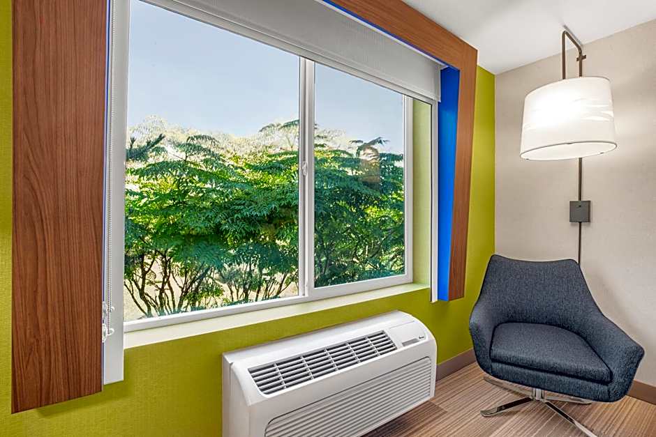 Holiday Inn Express Hotel & Suites Tacoma By IHG