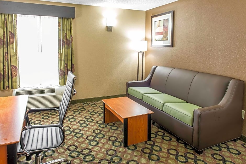 Quality Inn & Suites Columbus West