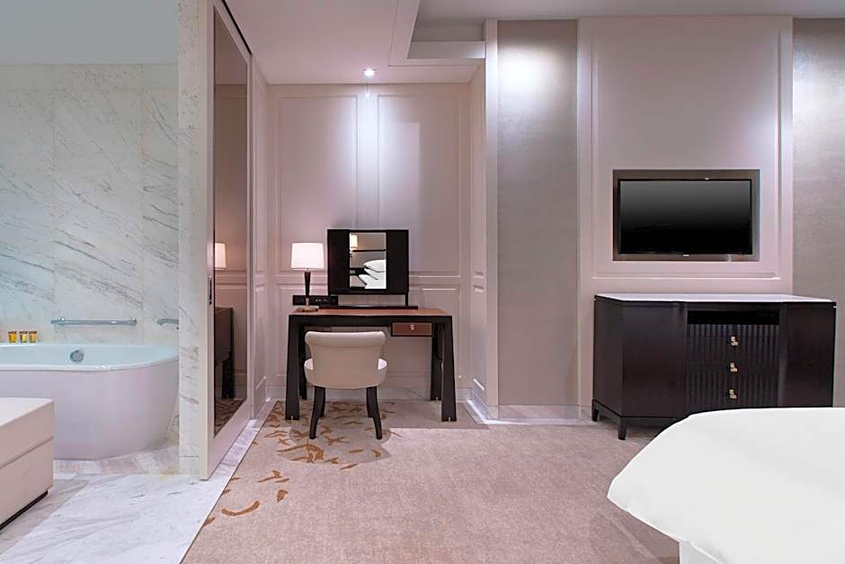 Photo 1 of 6 of 1 King Bed Suite