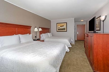 2 QUEEN BEDS NONSMOKING HDTV/FREE WI-FI/HOT BREAKFAST INCLUDED WORK AREA