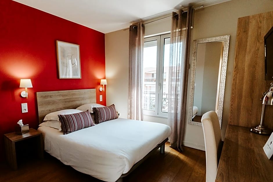 Hôtel Le Petit Castel