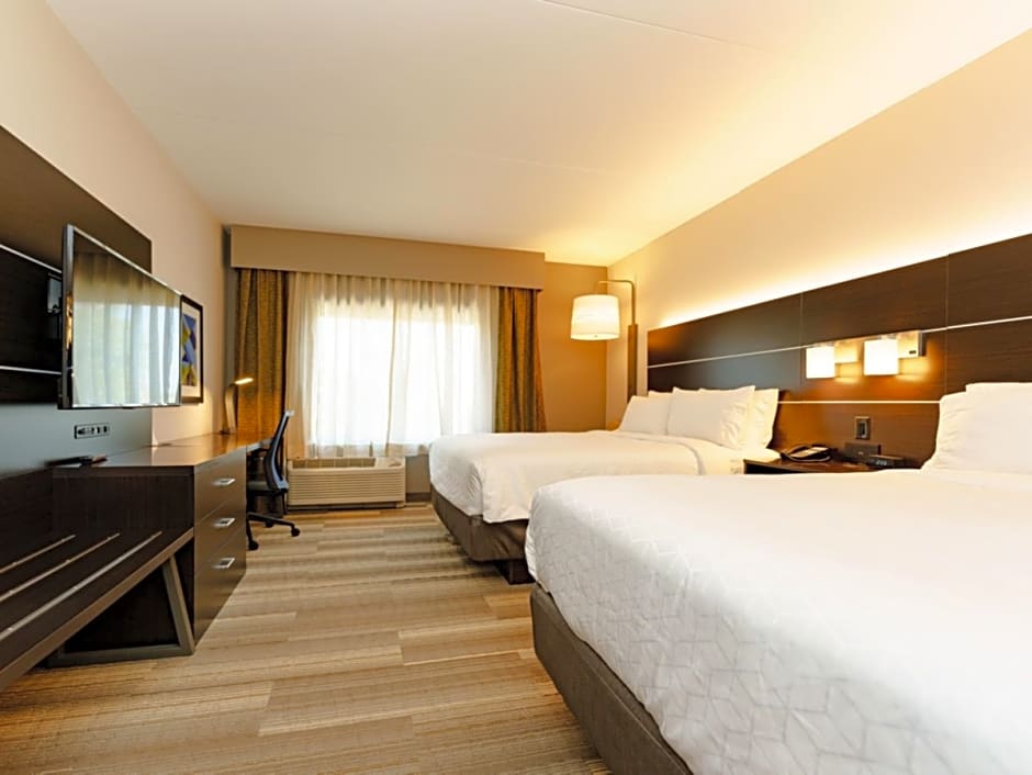 Holiday Inn Express & Suites Franklin - Berry Farms By IHG