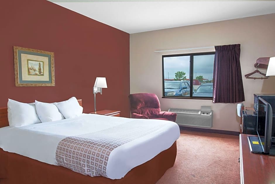 Super 8 by Wyndham Mason City