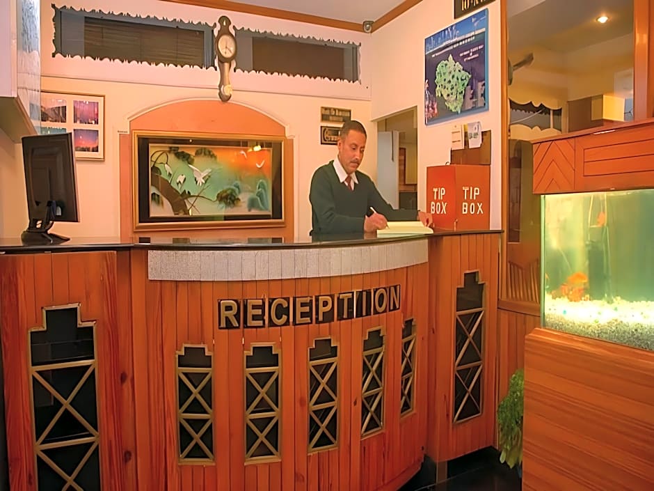 Classic The Mall Hotel