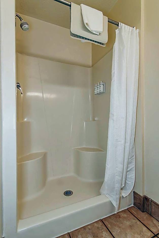 Americas Best Value Inn Austinburg