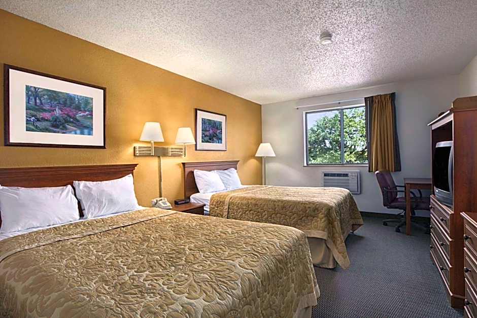 Super 8 by Wyndham Canton/Livonia Area