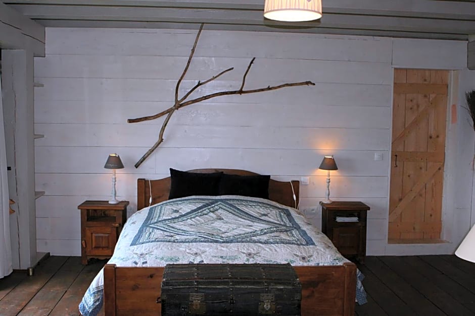 Domaine Des Pierres Davélie – Saint-Éloy-la-Glacière, MO