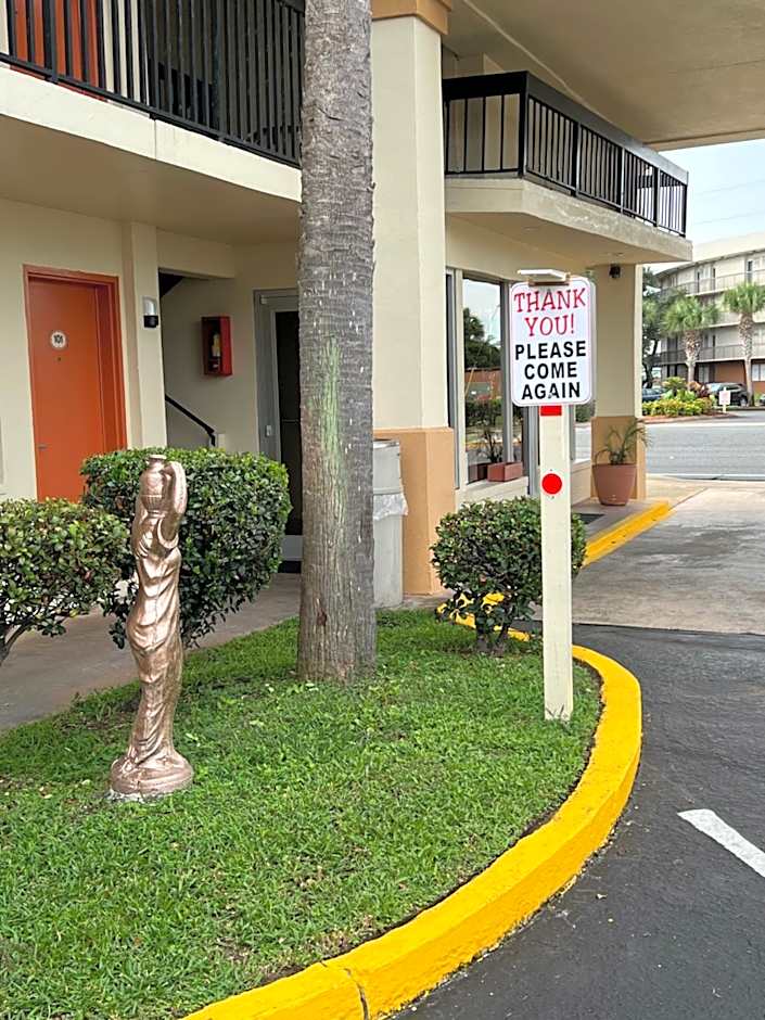 Hole Inn the Wall Hotel - Fort Walton Beach - Sunset Plaza - near Beaches & Hurlburt