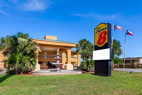 Super 8 by Wyndham Corpus Christi