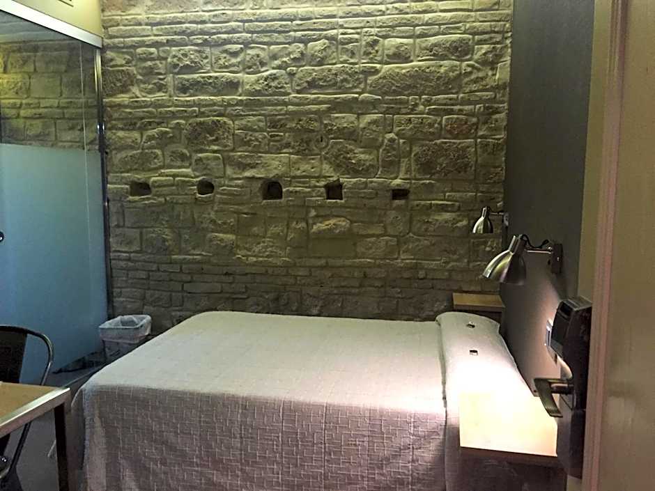 Photo 1 of 5 of Single Room
