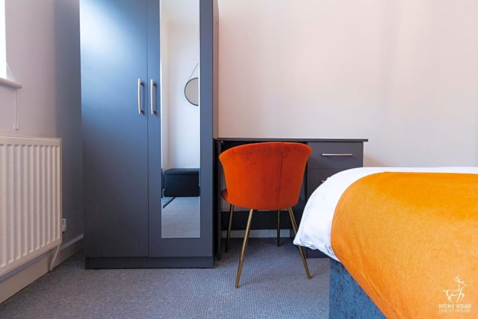 Ricky Road Guest House - Premium