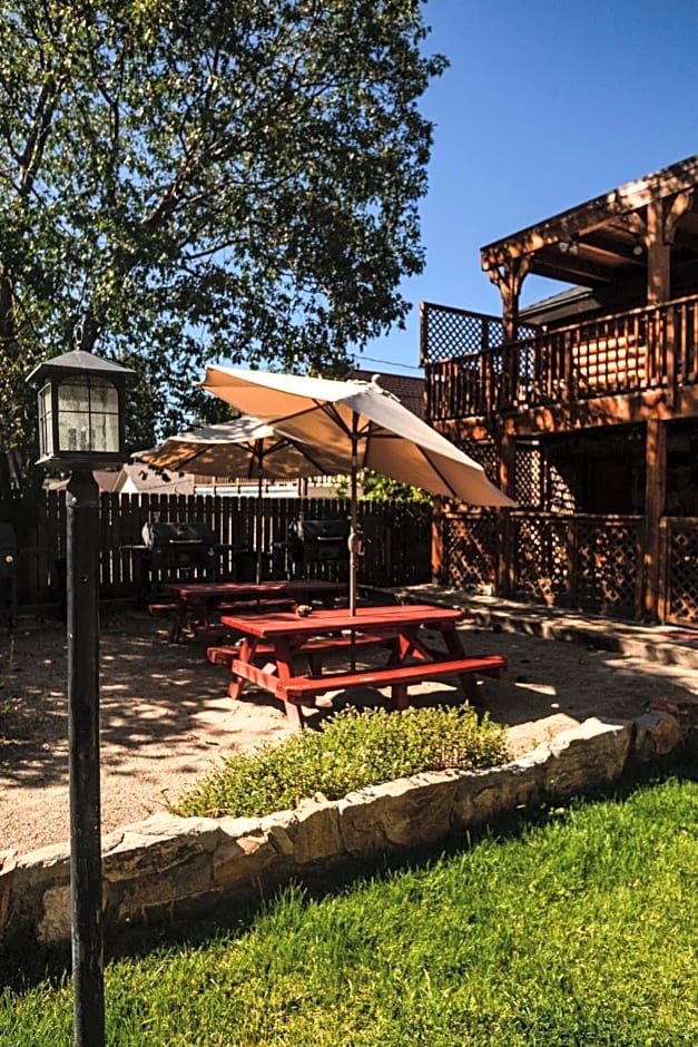 Embers Lodge & Cabins