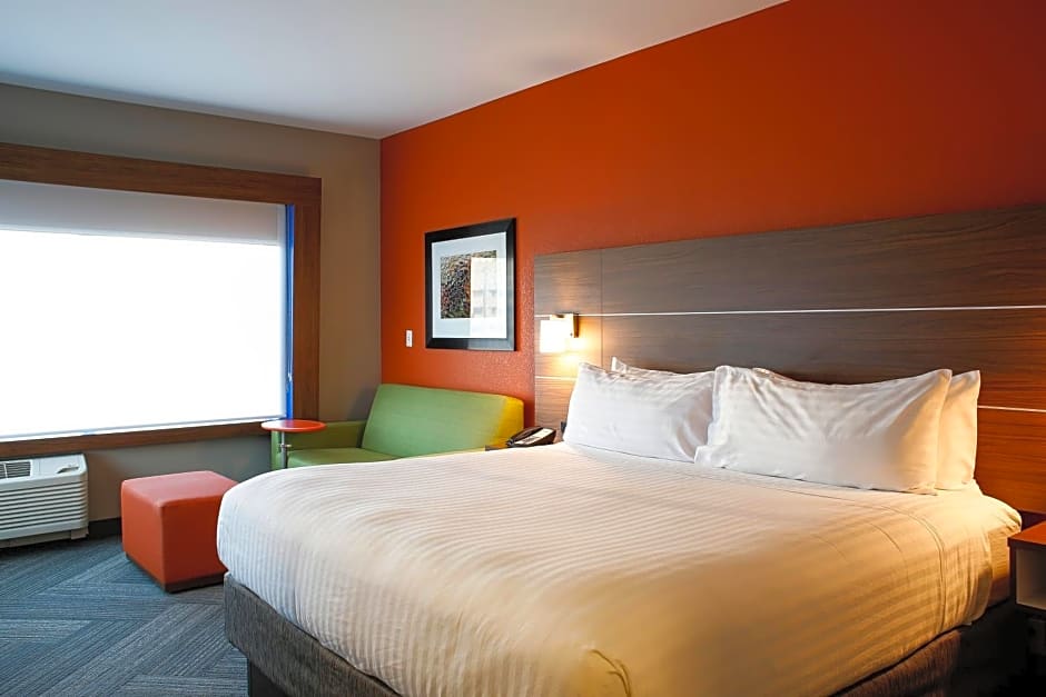 Holiday Inn Express & Suites Louisville Downtown