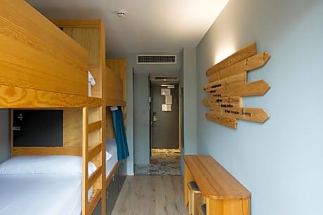 Quadruple Bedbunks Room with Bathroom
