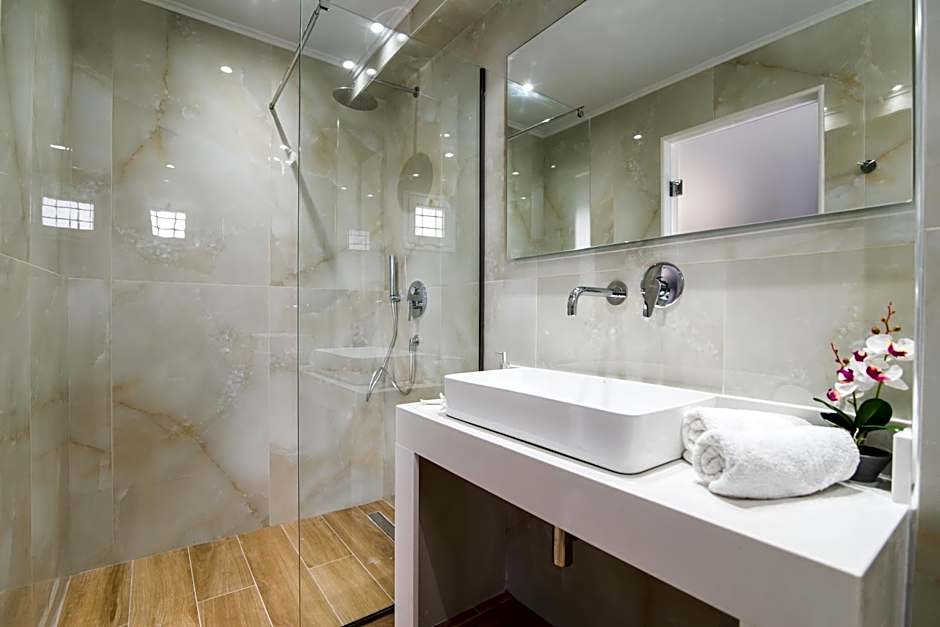 Yiannis Manos Hotel Resort