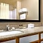 Hawthorn Extended Stay by Wyndham Milwaukee Airport