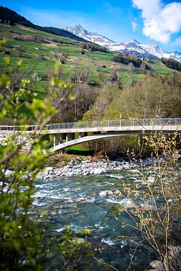 Casa Pasch - Boutique Bed and Breakfast in Cumpadials