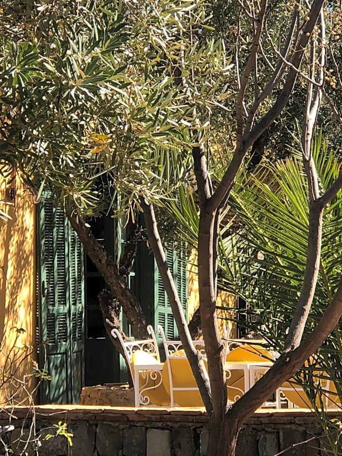 Sel d Ailleurs, Ouirgan - adults only