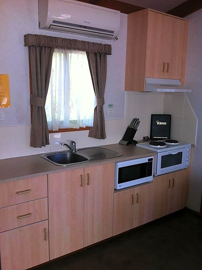 Golden Country Motel and Caravan Park