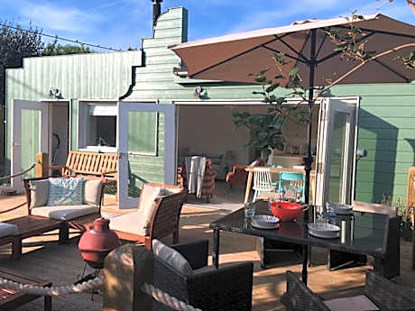 Camber Beach House, 1 min from beach, Dogs Welcome