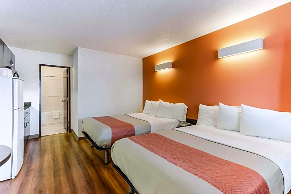 Motel 6-Lethbridge, AB