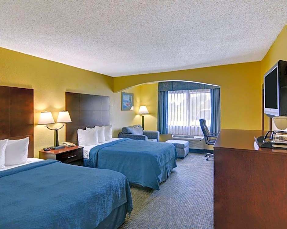Quality Inn & Suites Grand Prairie South