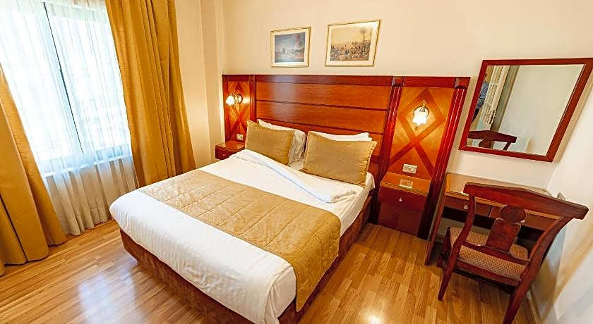Comfort Hotel Suites