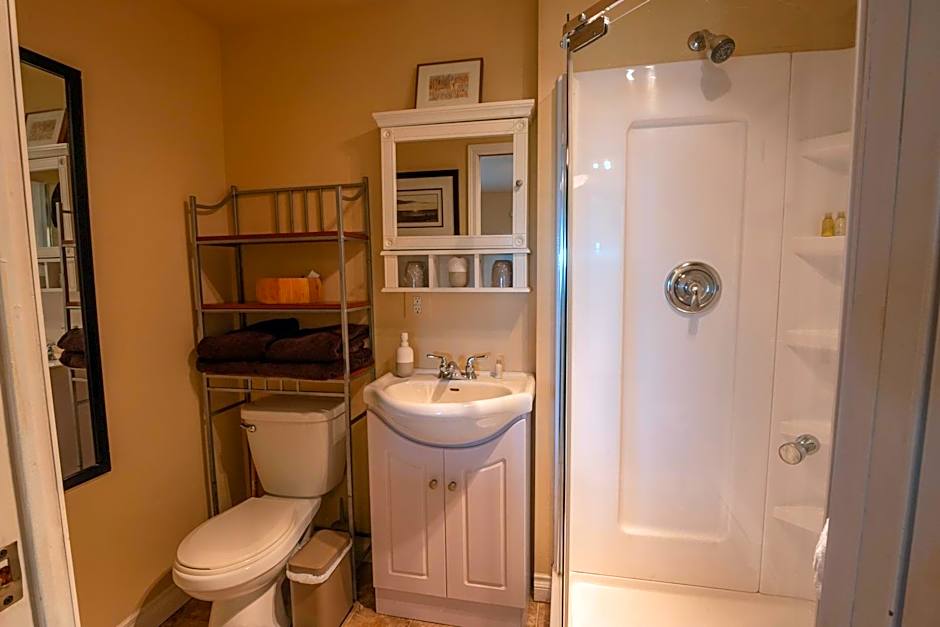 The Fraser River's Edge B&B Lodge