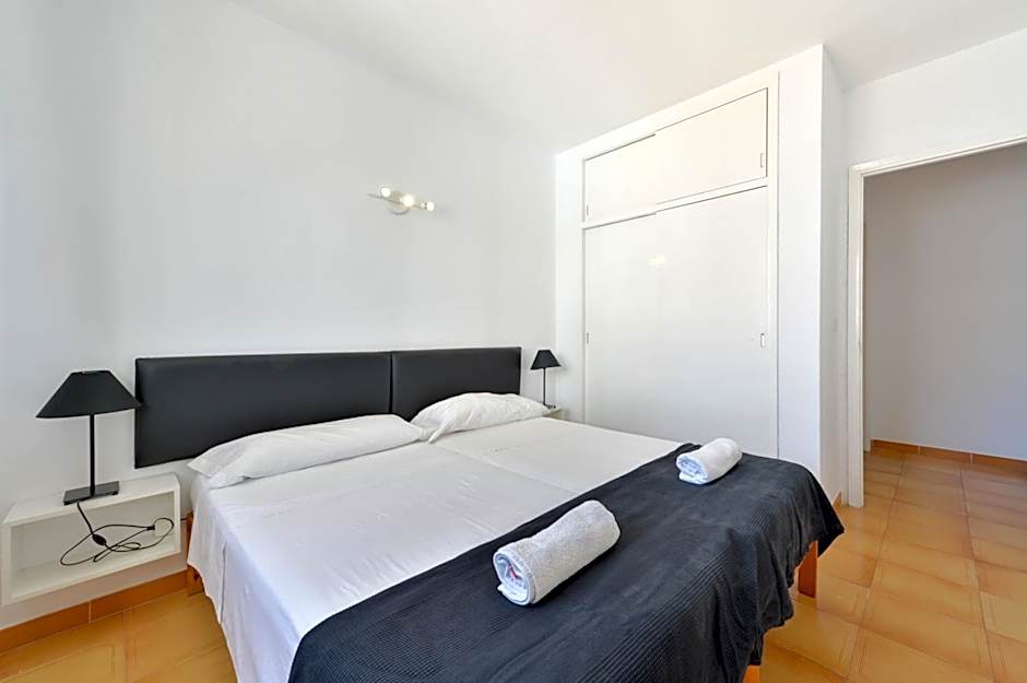 Apartamentos San Antonio Beach