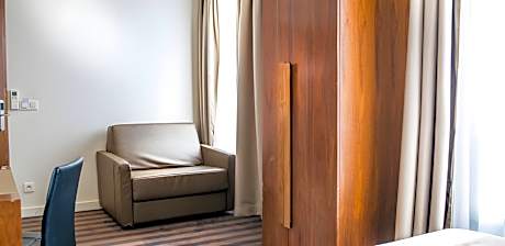 Classic Eiffel Tower View Room