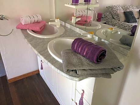 Chambre double avec terrasse - salle de bain privative et salon - 35m2