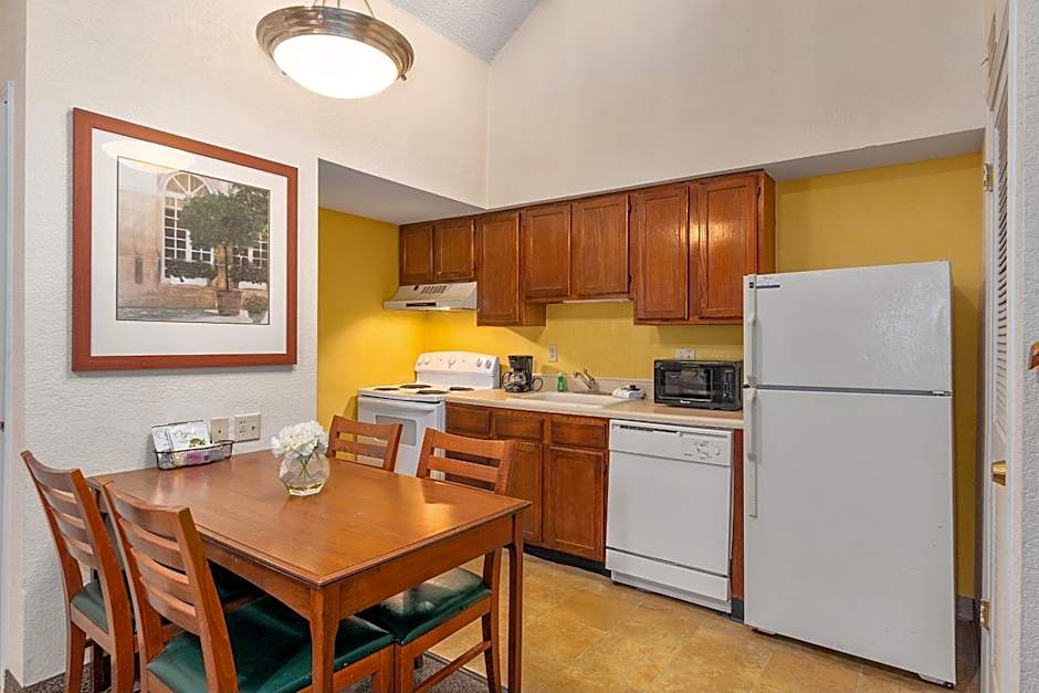 Residences at Daniel Webster