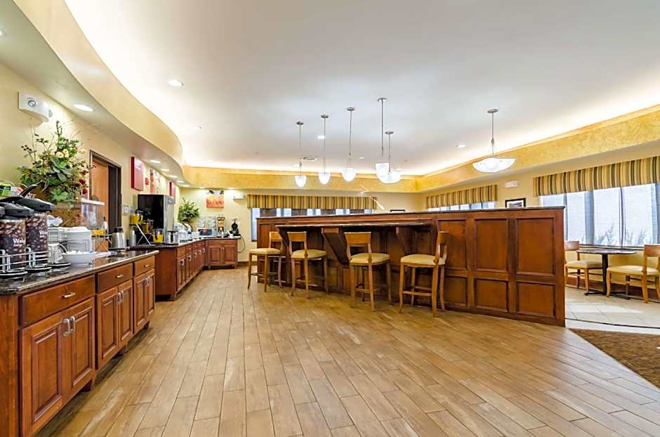  Comfort Suites Salina South