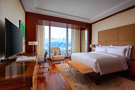 Deluxe Mountain View, Guest room, 1 King, Mountain view