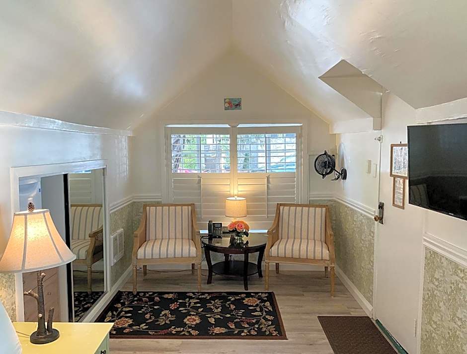 Carmel Green Lantern Inn