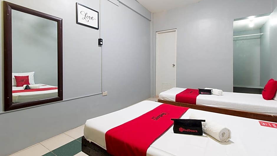 RedDoorz at Teofila Lodge