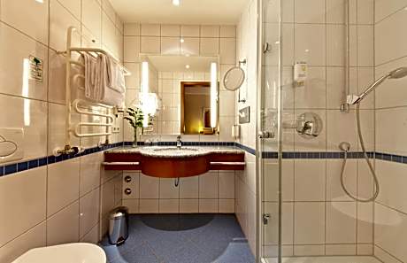 Standard Queen Room