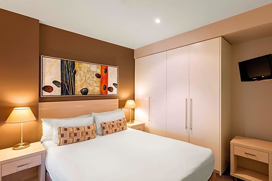 Oaks Glenelg Plaza Pier Suites