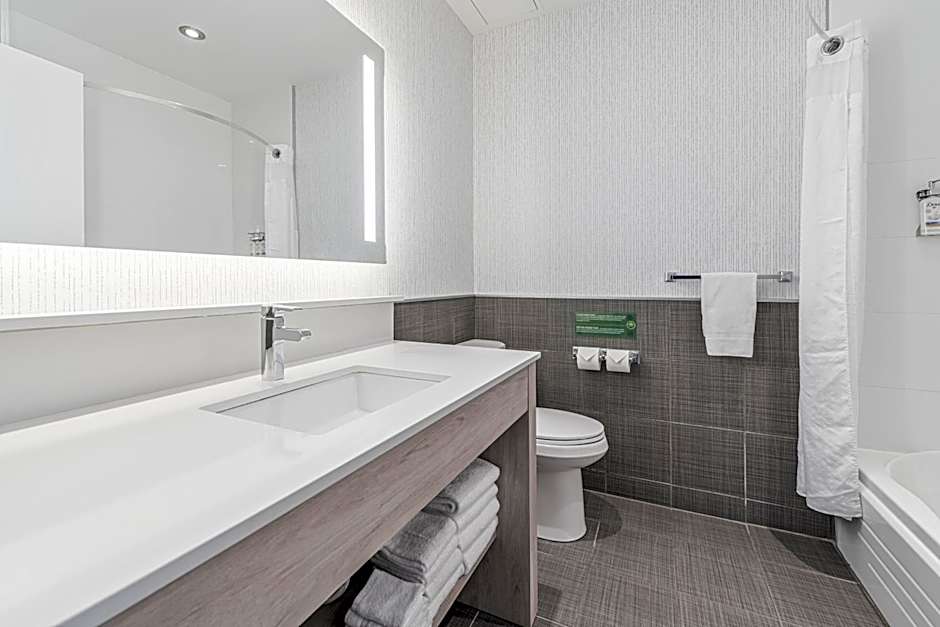 Holiday Inn Express Hotel & Suites Saint - Hyacinthe By IHG