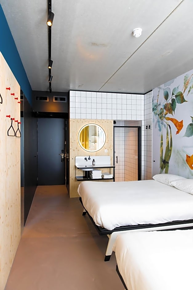 hotel Moloko -just a room- sleep&shower-digital key by SMS