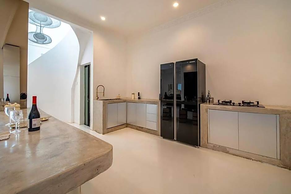 Canggu Modern Mansion - 5 mins to Finns Beach Club