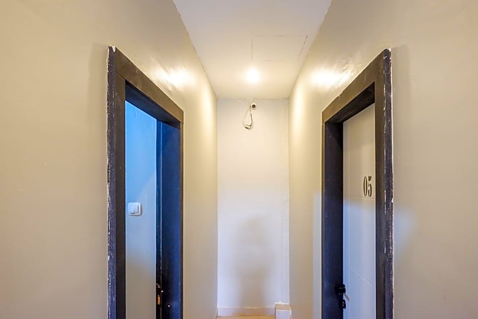 RedDoorz near Stasiun Batang