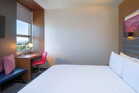 Aloft Room, Guest room, 1 King