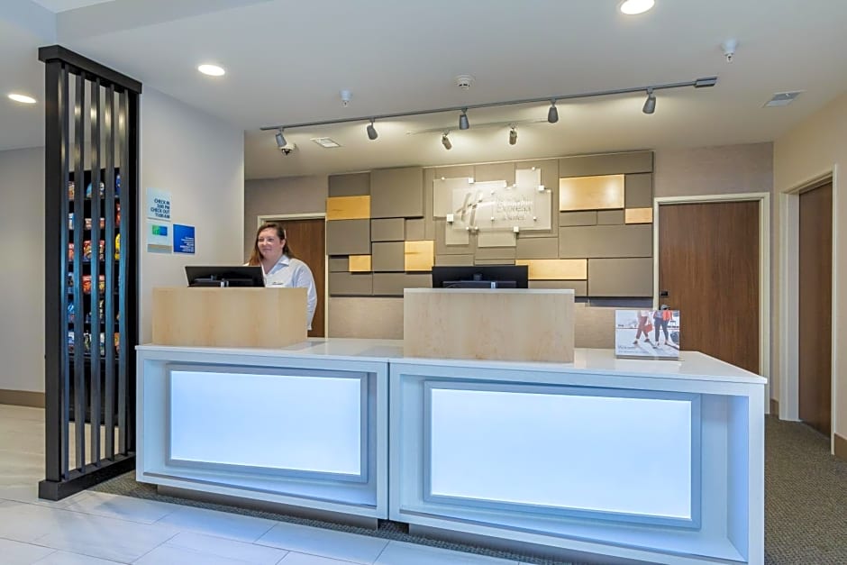 Holiday Inn Express and Suites- South Bend Casino By IHG