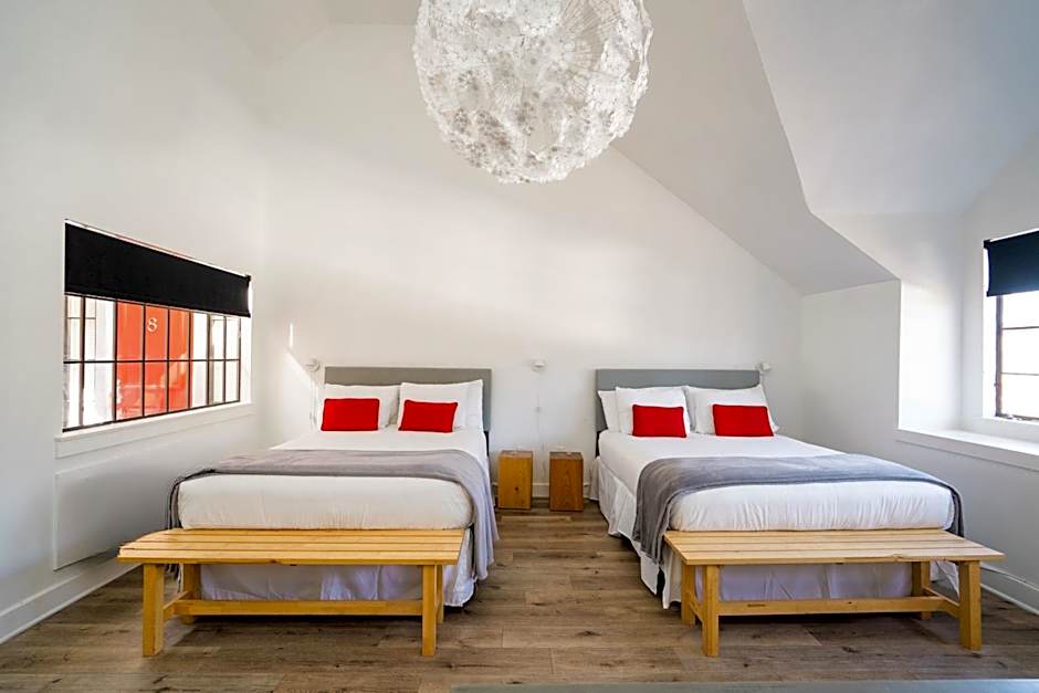 Foto 1 dari 4 — 2 Queen Beds
