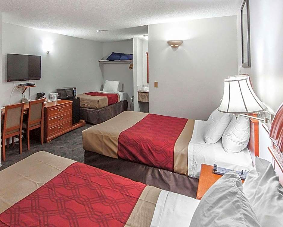 Econo Lodge Inn & Suites