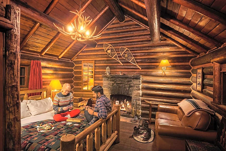 Storm Mountain Lodge & Cabins