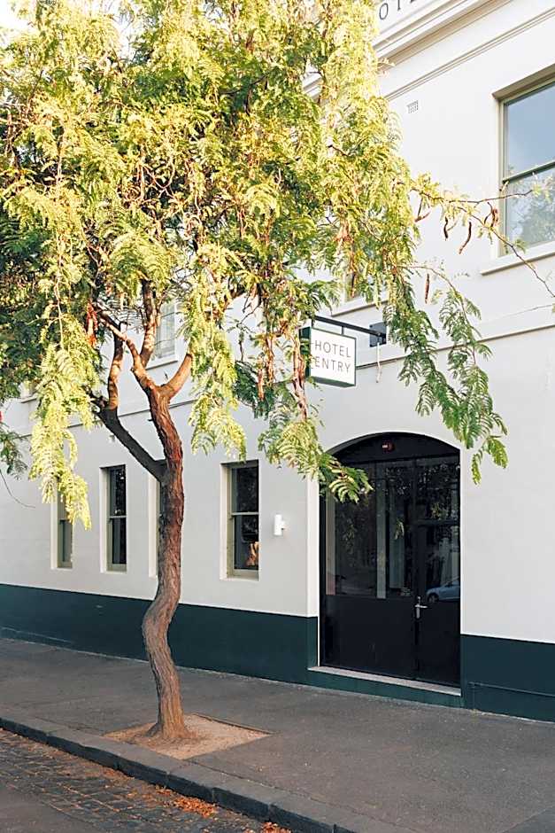 Naughtons Hotel