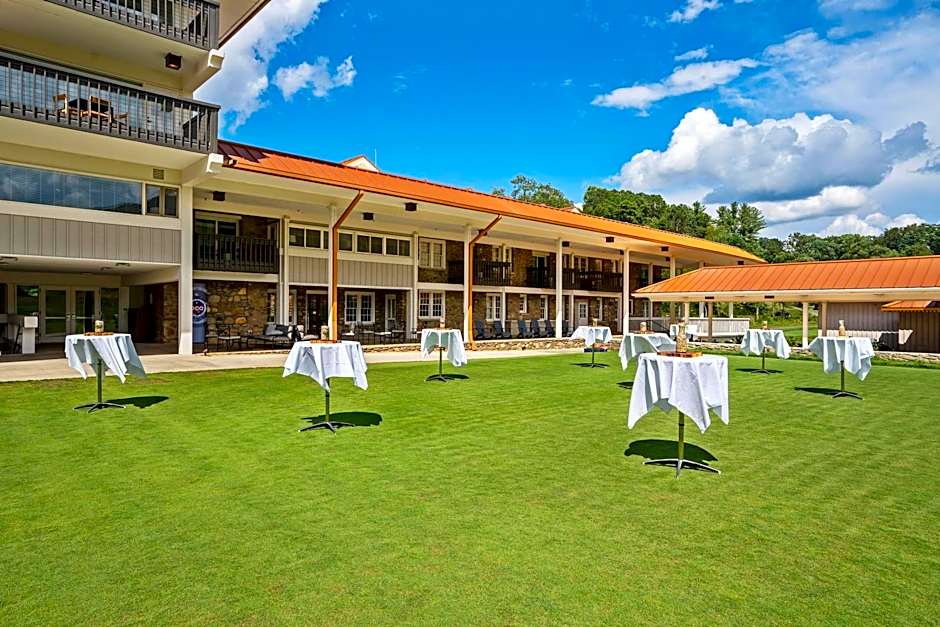 Waynesville Inn and Golf Club, Tapestry Collection by Hilton